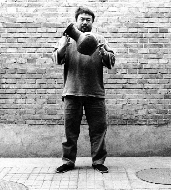 Aww 316A Walthercollection Aiweiwei Droppingahandynastyurn 1995