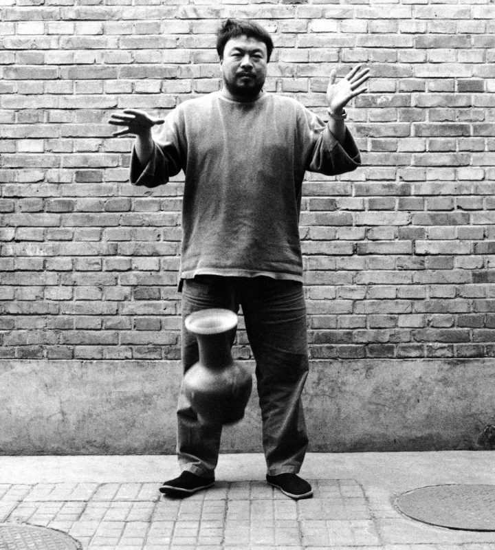 Aww 316B Walthercollection Aiweiwei Droppingahandynastyurn 1995 72Dpi